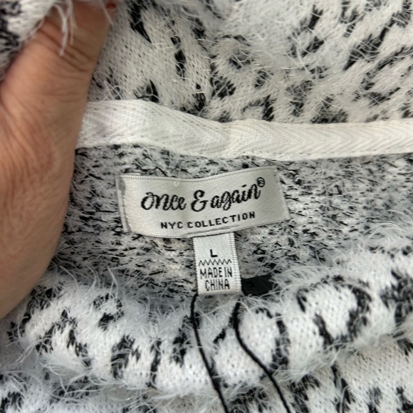 Cozy Leopard Print Sweater/ size Large / cowl neck / LG. - Picture 6 of 9